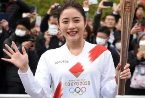 石原里美点燃奥运圣火盆