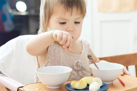 宝宝辅食添加,先加果泥还是菜泥？搞错顺序孩子易厌食