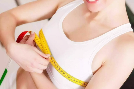 为何哺乳期后,宝妈的胸部会变小？坚持几招让胸部不缩水