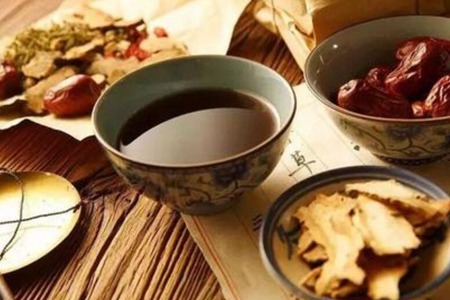 经期可以喝中药吗？经期服用中药时注意事项
