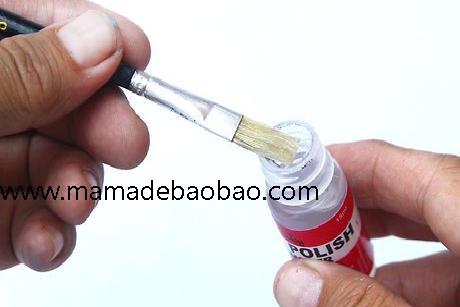 4种方法来去除皮肤上的指甲油（去除敏感皮肤上的指甲油）