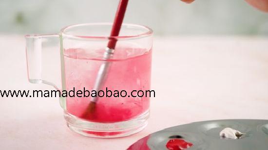 3种方法来用不同的颜色调出粉色（用丙烯酸颜料）