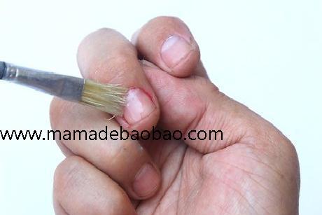 4种方法来去除皮肤上的指甲油（去除敏感皮肤上的指甲油）