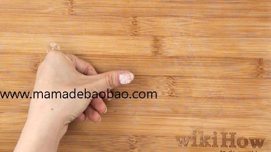 3种方法来不用甲片胶贴假指甲（用双面胶粘贴假指甲）